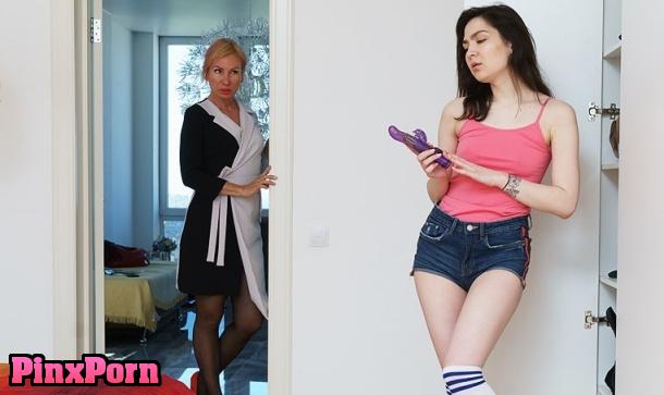 Delfina, Monica G, Stepdaughter fucks loves pussy