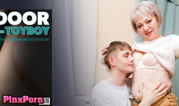 Viki Ray is a 50 year old grandma that needs anal sex from a hardworking toyboy, Soraneopit