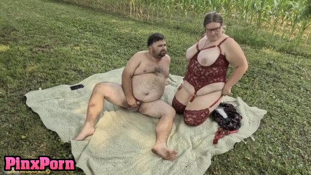 BBW, Pounding under the fuck tree