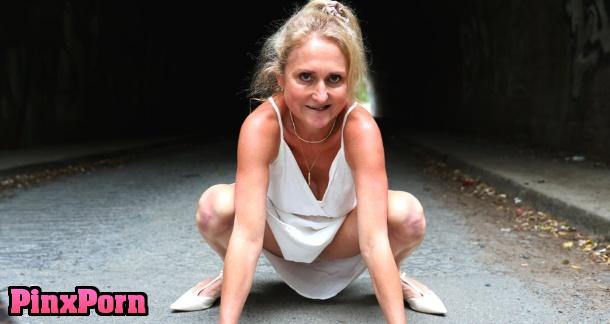 Nellinka Mama, Caught in public